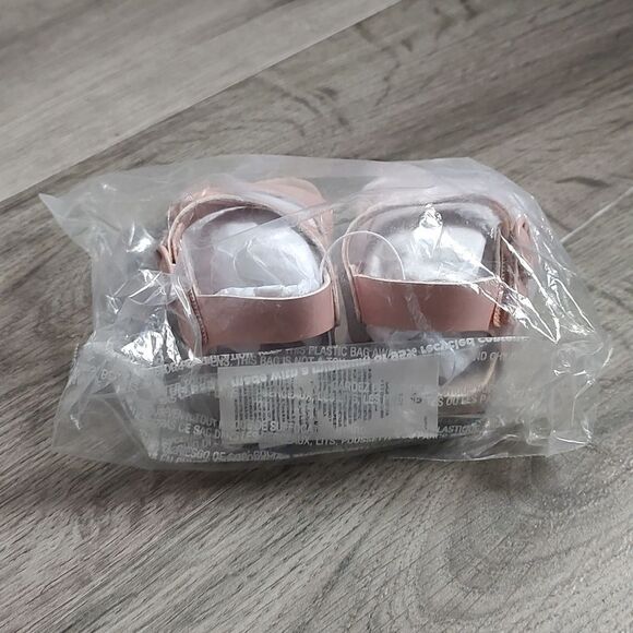 Old Navy New With‎ Tag Size 3-6 Months Faux-Leather Double-Buckle Sandals - Picture 5 of 7